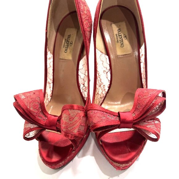 Valentino Bow TIe Pumps in Red Lace - Picture 6 of 11